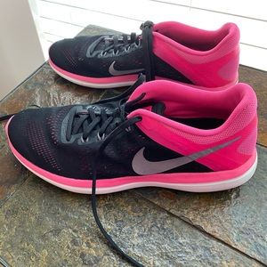 NIKE Womens Flex sneakers. 830751-006. Minimal signs of wear
